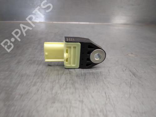 Used Electronic module TOYOTA YARIS (_P13_) 1.5 Hybrid (NHP130_, NHP130) (101 hp) 15981805