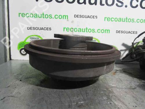 Used Left rear steering knuckle FORD FIESTA V (JH_, JD_) 1.3 (69 hp) 2331353