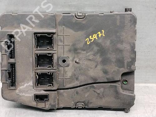 Used Fuse box Fuse box 37295165 37295165