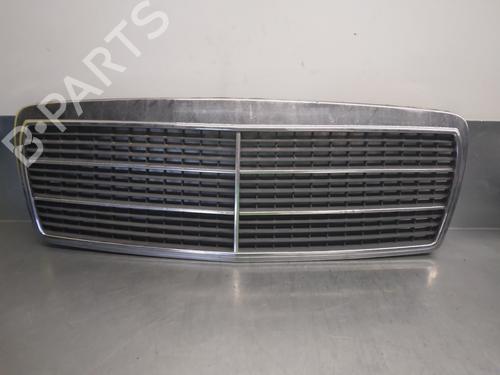 Used Grille MERCEDES-BENZ E-CLASS (W210) E 300 Turbo-D (210.025) (177 hp) 10729863
