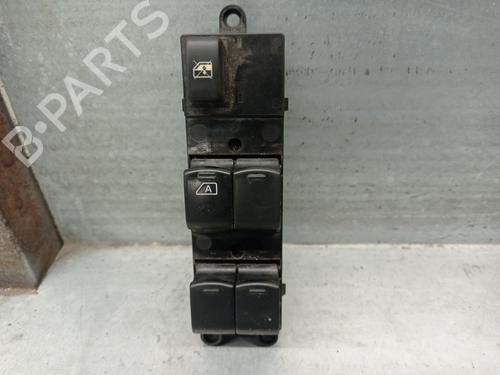 Fensterheberschalter links vorne für NISSAN QASHQAI I (J10, NJ10) 2.0 dCi (150 hp) 30615515