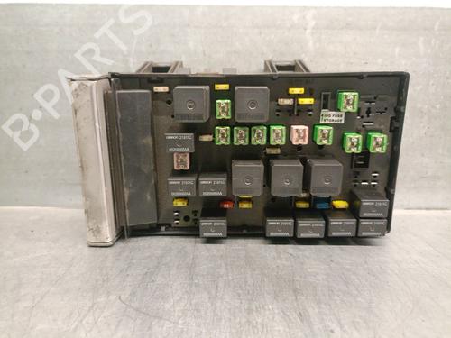 Used Fuse box Fuse box 31026355 31026355