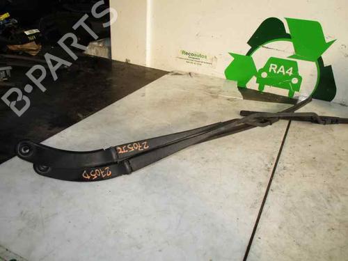 Used Front windshield wiper arm RENAULT MEGANE II Saloon (LM0/1_) 1.9 dCi (LM0G, LM1G, LM2C) (120 hp) 29546147