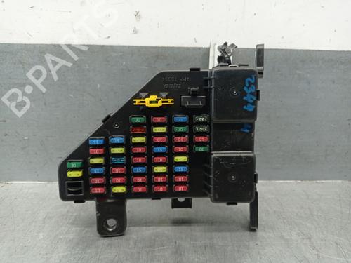 Used Fuse box HYUNDAI TUCSON (JM) 2.0 CRDi (113 hp) 28690097