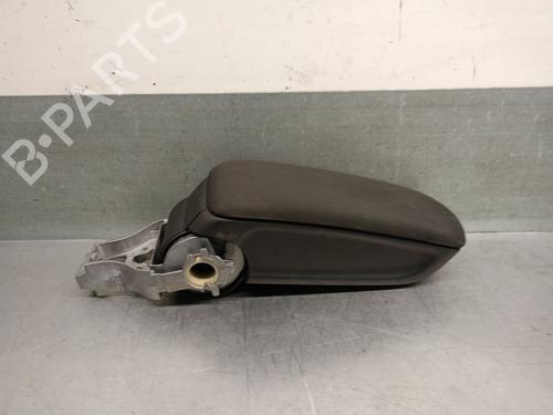 Armlæn AUDI A1 Sportback (8XA, 8XF) 1.4 TDI (90 hp) 31585490