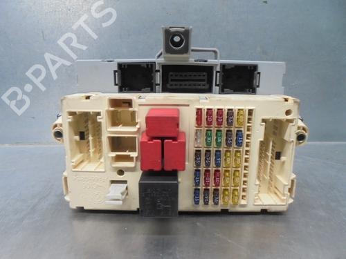 Used Fuse box Fuse box 16865976 16865976