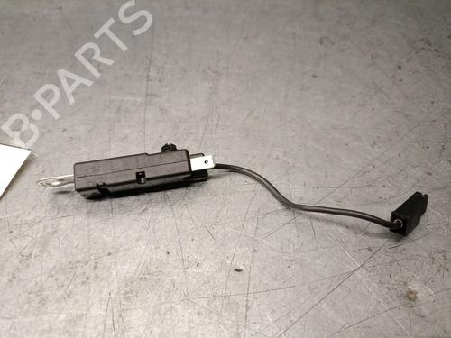 antennabase-mercedes-benz-gle-w166-2015-2016-2017-2018-32396041 main image