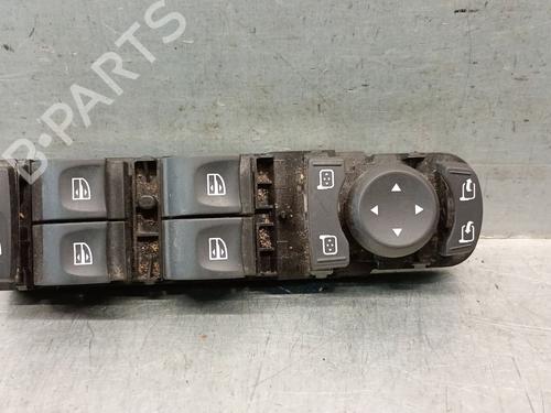 Used Left front window switch RENAULT MEGANE III Grandtour (KZ0/1) 1.2 TCe (KZ2B, KZ11) (116 hp) 25244374