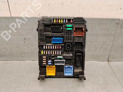 Used Fuse box Fuse box CITROËN C4 III (BA_, BB_, BC_) 1.2 PureTech 130 (BAHNSA, BAHNSB) (130 hp) 36352843 36352843