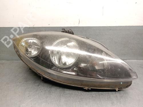 Used Right headlight SEAT LEON (1P1) 1.4 TSI (125 hp) 29813201