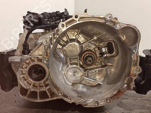 Used Gearbox HYUNDAI SONATA V (NF) 2.0 CRDi (140 hp) 7204388