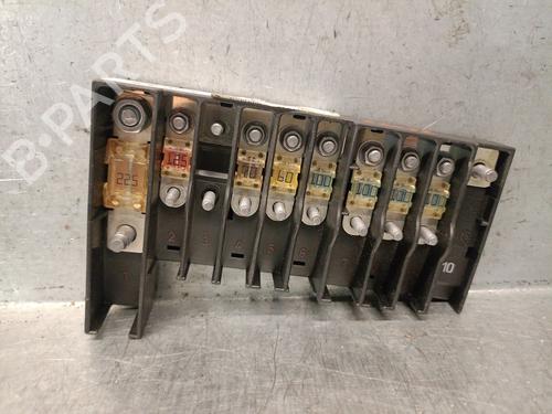 Used Fuse box Fuse box 37792944 37792944