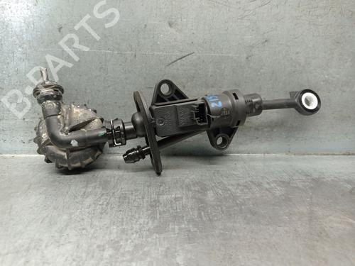 Used Clutch slave cylinder SKODA KAROQ (NU7, ND7) 1.6 TDI (115 hp) 21583099