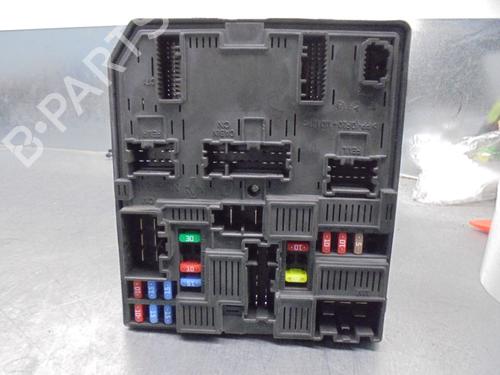 Used Fuse box Fuse box 15981887 15981887