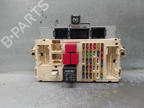 Used Fuse box Fuse box FIAT STILO (192_) 1.9 JTD (192_XE1A) (115 hp) 17012112 17012112