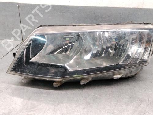 Lyskaster venstre Lyskaster venstre SKODA OCTAVIA III Combi (5E5, 5E6) 2.0 TDI (150 hp) 37415511 37415511