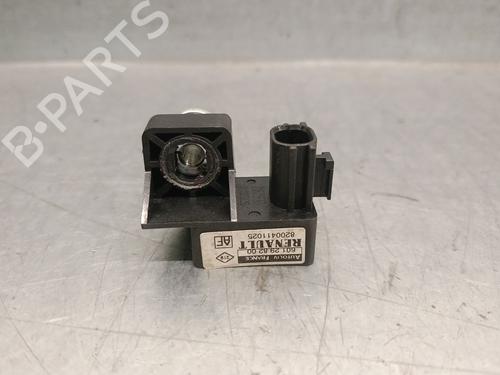 Used Electronic module RENAULT MEGANE II Saloon (LM0/1_) 1.9 dCi (LM0G, LM1G, LM2C) (120 hp) 31013901