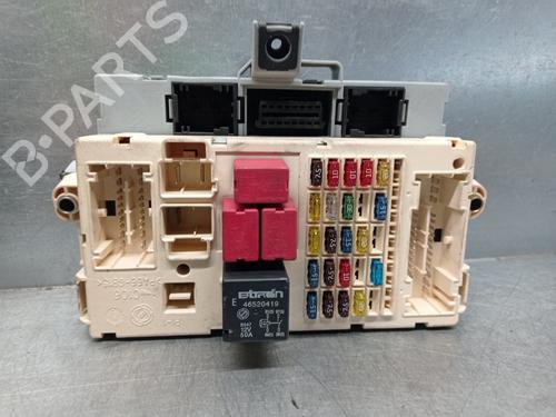 Used Fuse box FIAT STILO Multi Wagon (192_) 1.9 JTD (115 hp) 10331238
