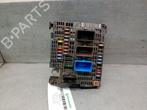 Used Fuse box Fuse box PEUGEOT 508 I (8D_) 2.0 HDi (140 hp) 33795565 33795565