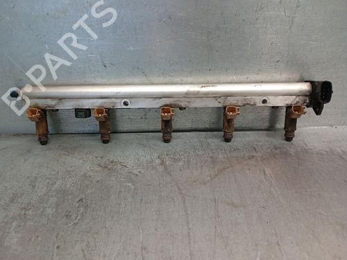 Used Injection rail Injection rail 32483071 32483071