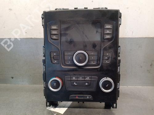 Used Display monitor RENAULT MEGANE IV Hatchback (B9A/M/N_) 1.5 dCi 110 (B9A3) (110 hp) 31757060