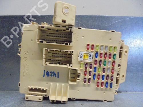 Used Fuse box Fuse box 8684599 8684599