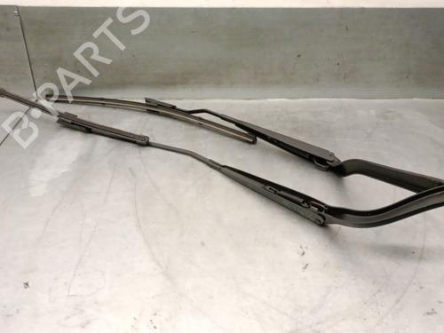 Used Front windshield wiper arm SMART FORFOUR Hatchback (453) electric drive / EQ (453.091) (56 hp) 26692322