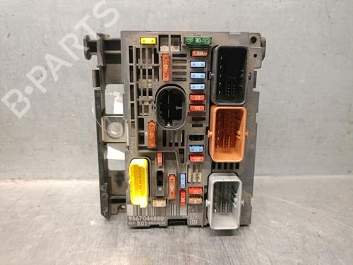 Used Fuse box Fuse box 33540785 33540785
