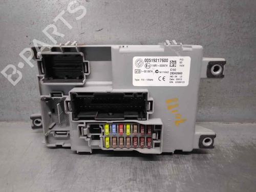 Used Fuse box Fuse box 18018223 18018223