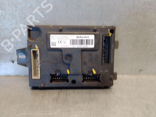 Used Fuse box RENAULT EXPRESS Box Body/MPV 1.5 Blue dCi 75 (F6AA) (75 hp) 29185387