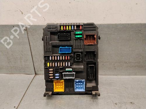 Used Fuse box Fuse box 39164236 39164236