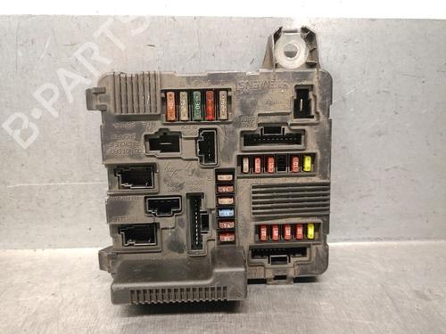 Used Fuse box Fuse box 38047078 38047078
