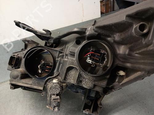 Right headlight PEUGEOT 5008 (0U_, 0E_) 1.6 HDi | BP26643975C29 