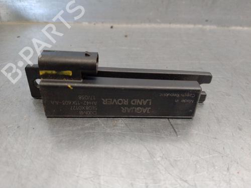 Antenne/Base JAGUAR XE (X760) 2.0 D (180 hp) 27556775