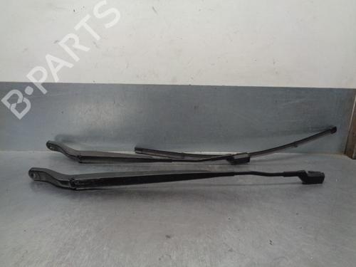 Used Front windshield wiper arm PEUGEOT 2008 II (UD_, US_, UY_, UJ_, UR_, UC_) 1.5 BlueHDI 100 (102 hp) 17650831