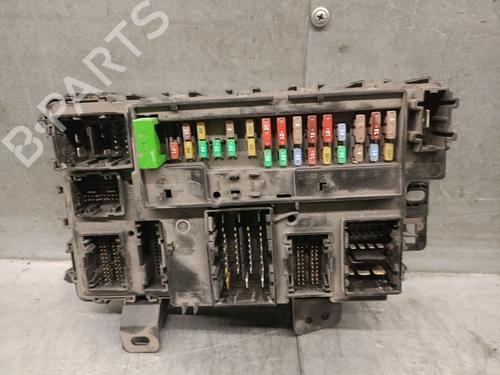 Used Fuse box Fuse box 37261236 37261236