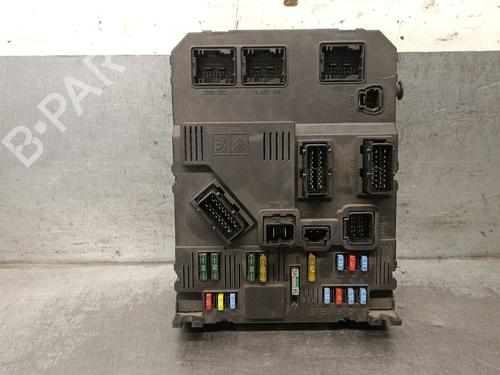 Used Fuse box Fuse box 37793026 37793026
