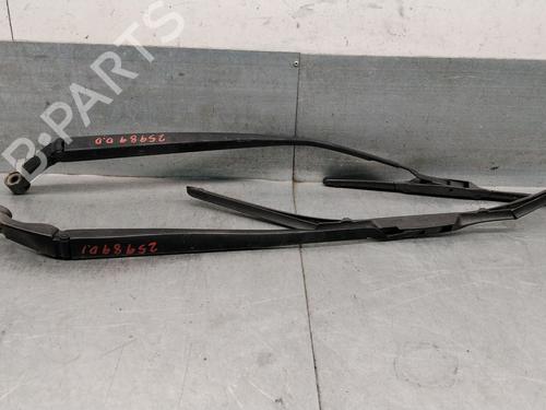 Used Front windshield wiper arm Front windshield wiper arm 37233948 37233948