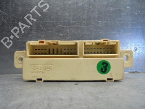 Used Fuse box Fuse box 8684613 8684613