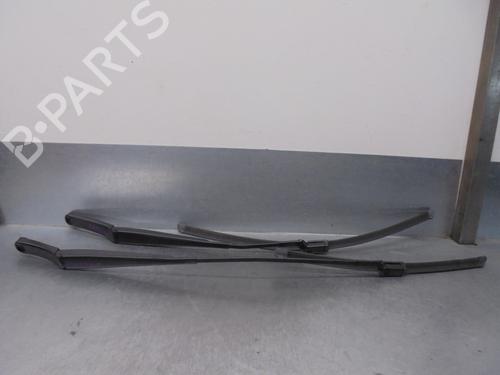 Used Front windshield wiper arm SEAT ATECA (KH7, KHP) [2016-2025]  16132227