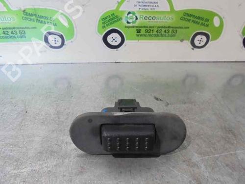 Used Tailgate handle Tailgate handle HYUNDAI SANTA FÉ I (SM) 2.4 16V (146 hp) 3185633 3185633