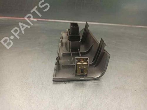 Right rear window switch KIA SPORTAGE II (JE_, KM_) 2.0 CRDi 4WD | BP5788972I28 