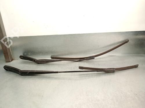 Used Front windshield wiper arm BMW X1 (F48) sDrive 18 d (150 hp) 27869115