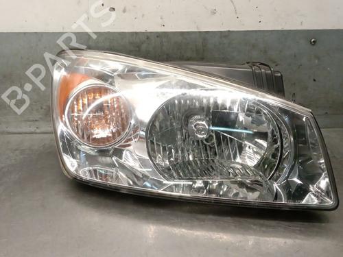 Used Right headlight KIA CERATO I Saloon (LD) 2.0 CRDi (112 hp) 31329842