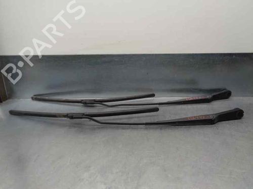 Used Front windshield wiper arm LAND ROVER FREELANDER I (L314) [1998-2006]  8217980