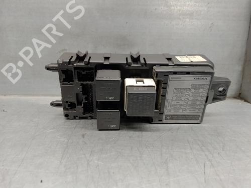 Used Fuse box VOLVO V40 Estate (645) 1.9 DI (115 hp) 15847004
