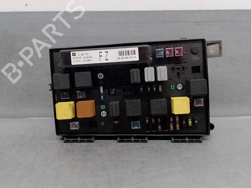 Used Fuse box OPEL MERIVA A MPV (X03) 1.7 CDTI (E75) (100 hp) 18660760