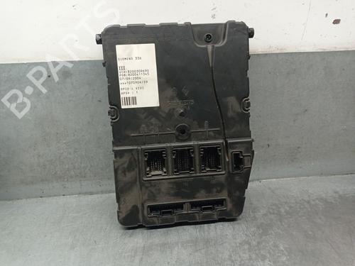 Used Fuse box RENAULT MEGANE II (BM0/1_, CM0/1_) 1.5 dCi (BM02, BM13, BM2A, CM02, CM13) (101 hp) 21580857