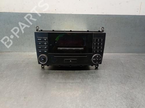 Used Radio MERCEDES-BENZ C-CLASS (W203) C 180 Kompressor (203.046) (143 hp) 26170278