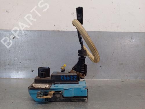 Używane Zamek drzwi przednich prawych VOLVO V70 II (285) 2.4 (140 hp) 30834005